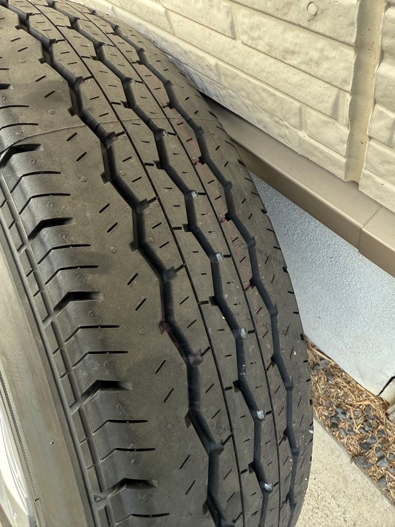 ハイエース新品外しタイヤホイール4本セット