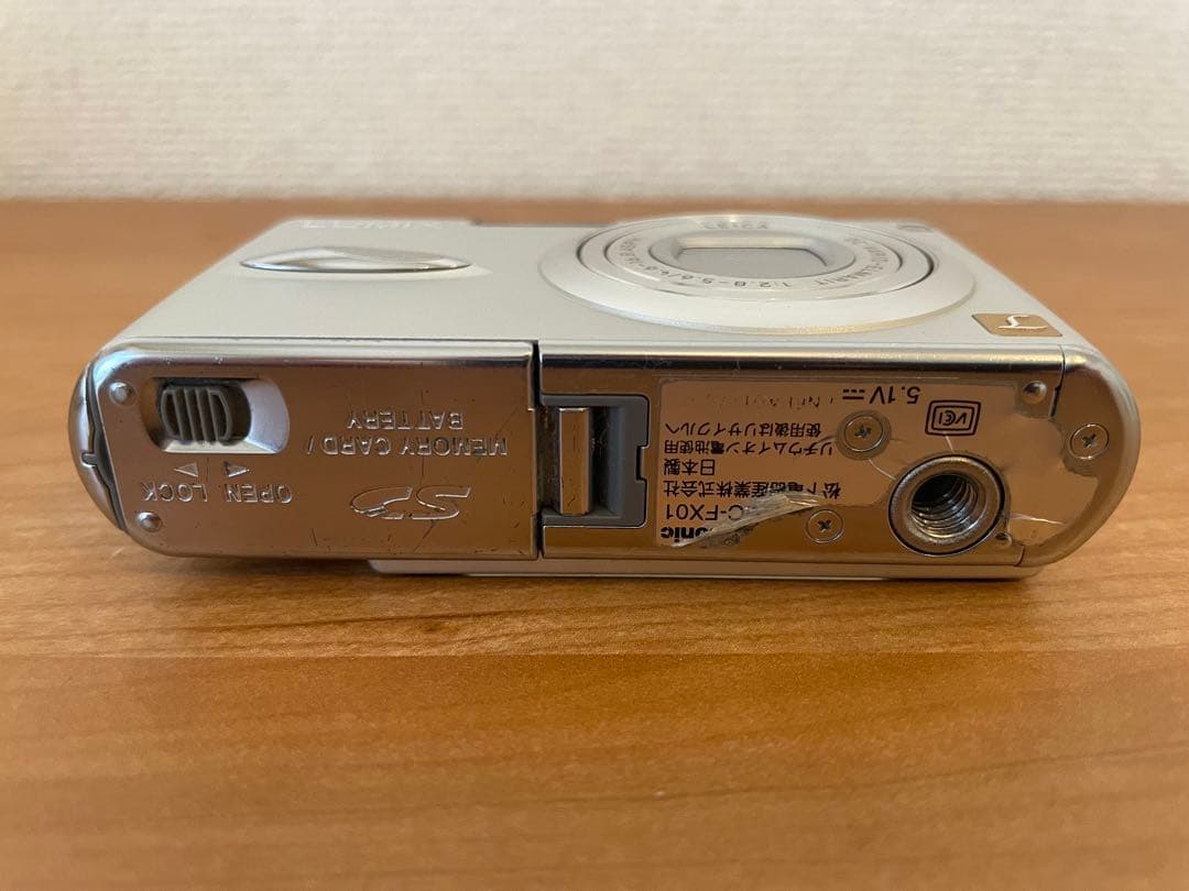 【Panasonic】LUMIX DMC-FX01 シルバー