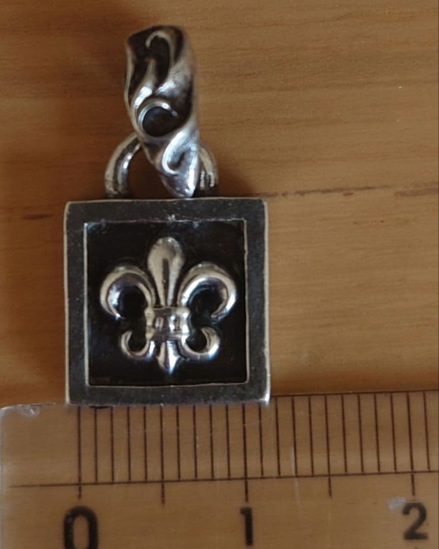 CHROME HEARTS クロムハーツ フレームドCHプラスチャーム フレア