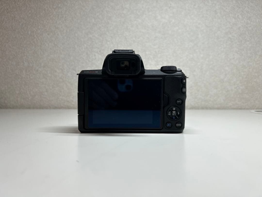 デジタルカメラ EOS KISS M (BK)