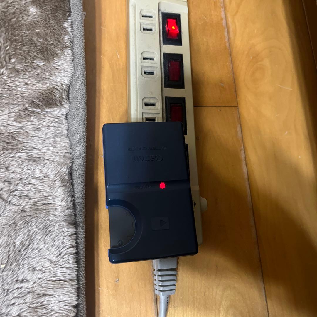 Canon IXY 320 コンパクトデジタルカメラ　ixy320