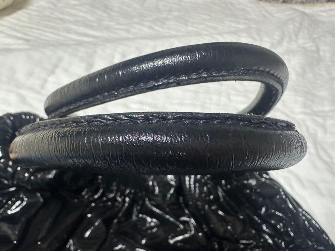 miumiu エナメルバック　黒