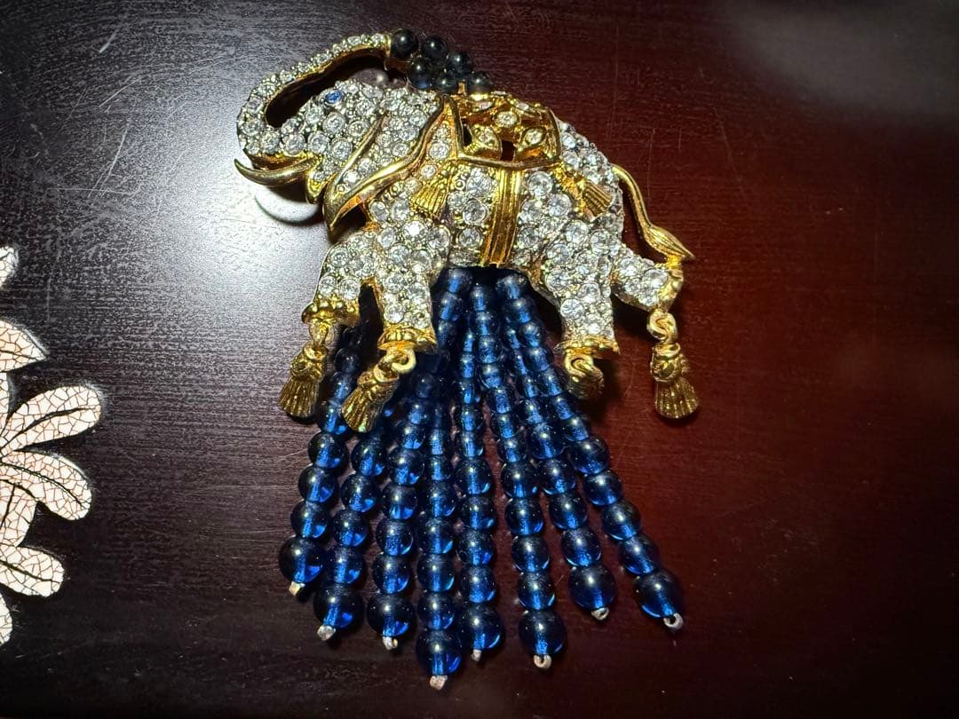 レア　エリザベステイラーデザイン　エイボン　ブローチ