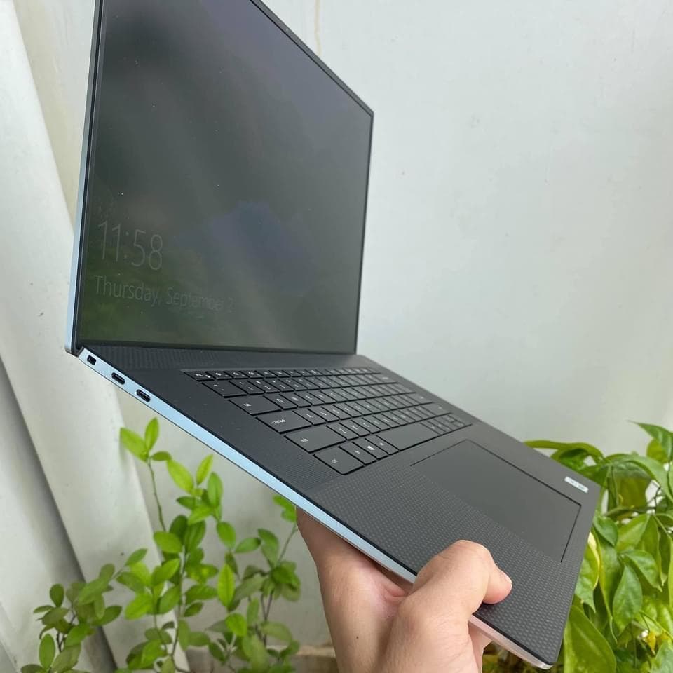 XPS 15 プラチナ Core i7 9750H (SSD なし)