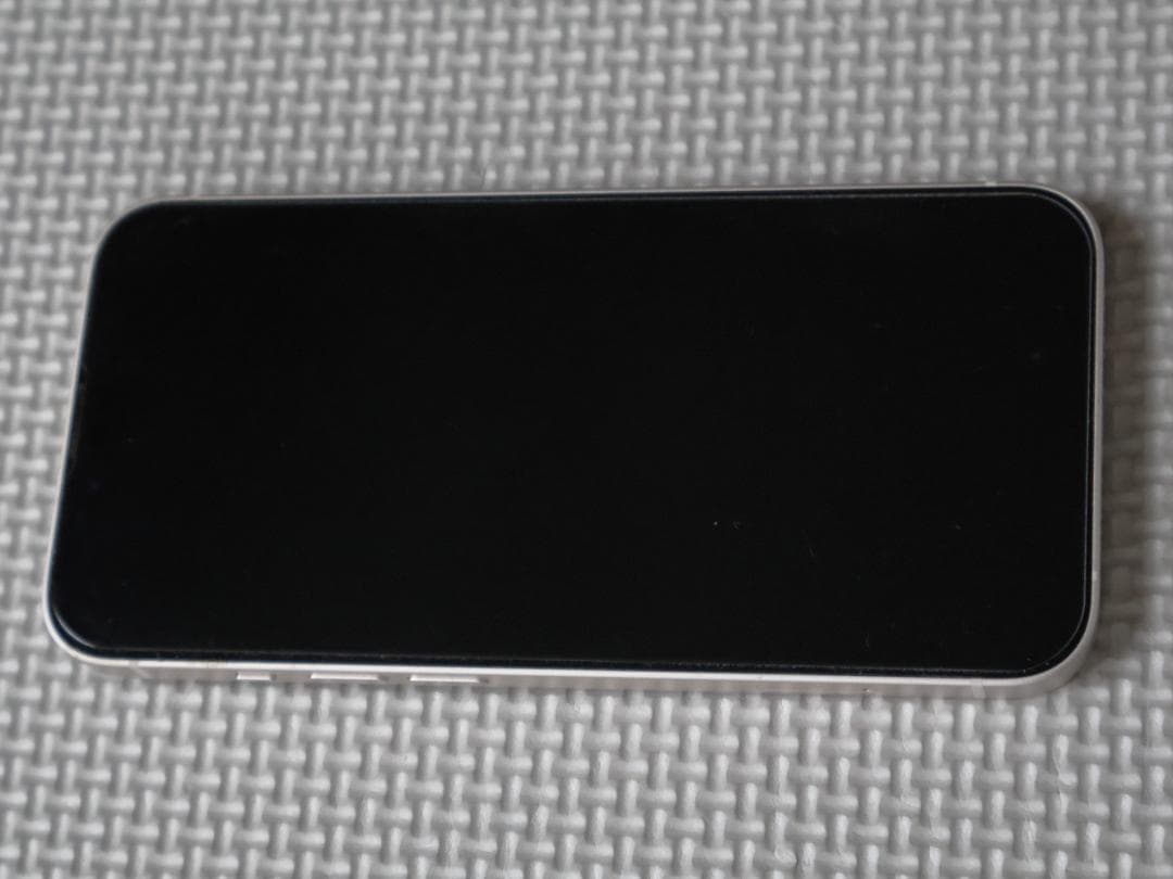 Apple iPhone 14 128GB、ガラスフィルムとケース付き。