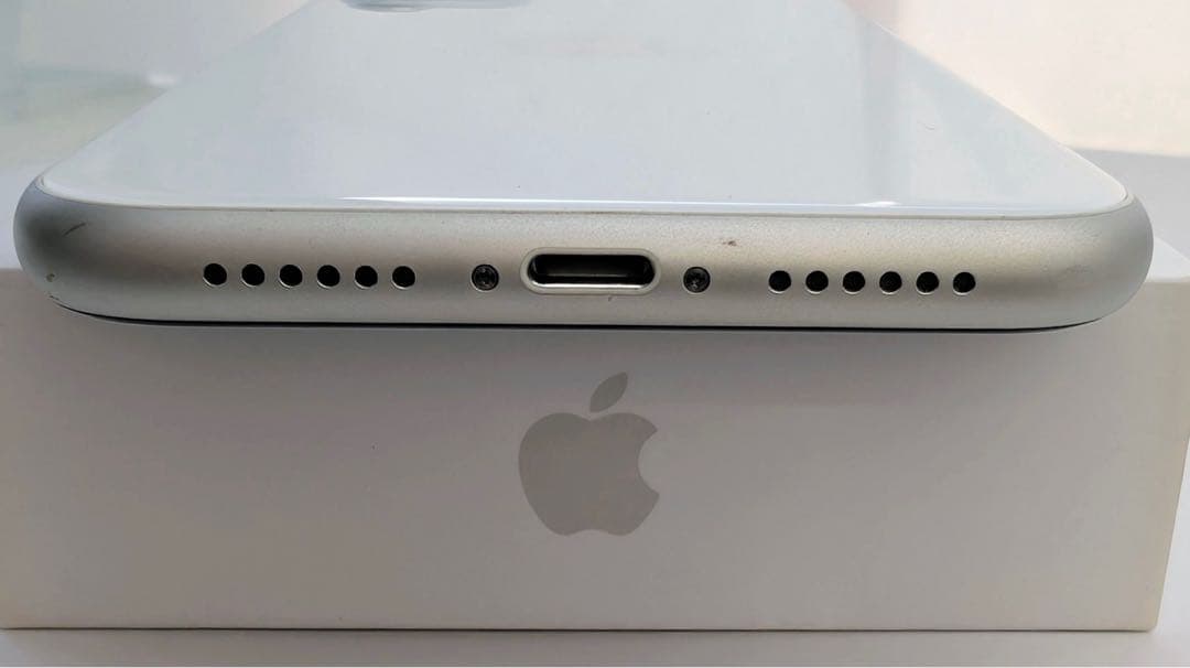 iPhone11 128GB ホワイト SIMフリー MHDJ3J/A 箱付