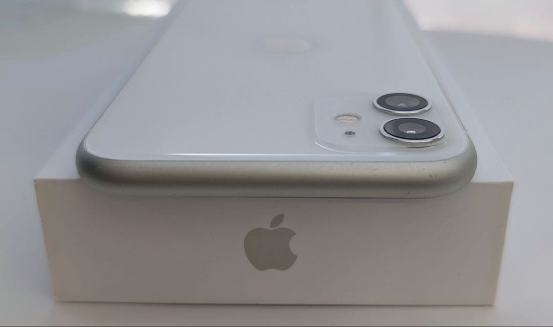 iPhone11 128GB ホワイト SIMフリー MHDJ3J/A 箱付