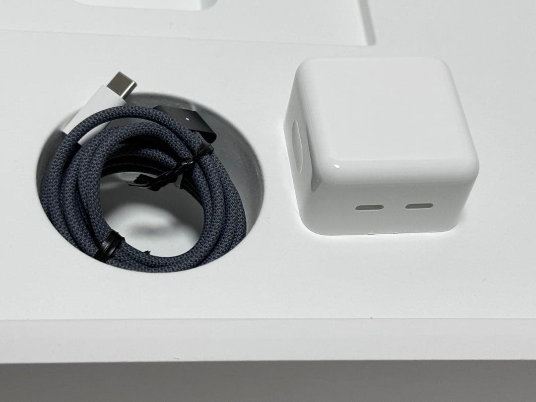 未使用に近い　バッテリー100%　MacBook Air M3 15 512GB