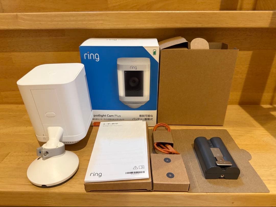 Ring 屋外用センサーライト付セキュリティカメラ+バッテリー+ソーラーパネル
