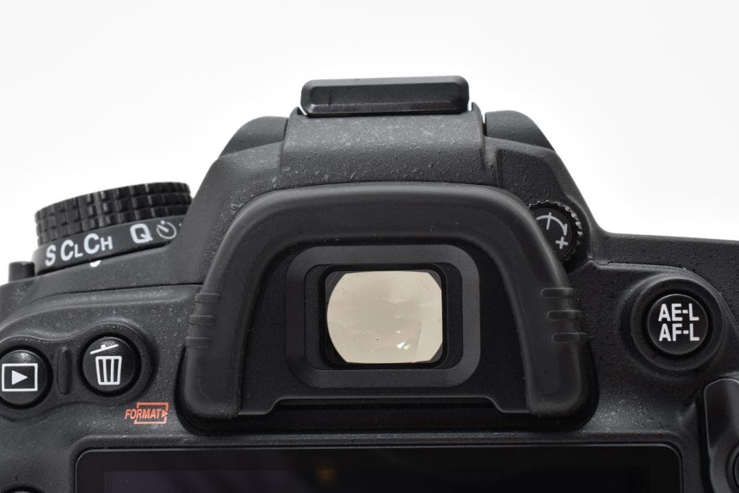 美品・ショット数5321回 ニコン Nikon D7000 ボディ 一部訳あり