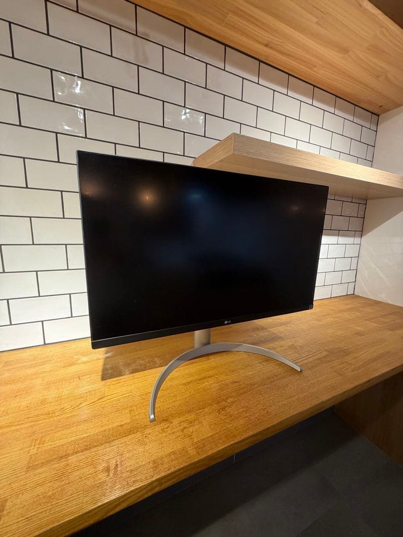 美品！！LG 27インチ 4K モニター 27UP650-W