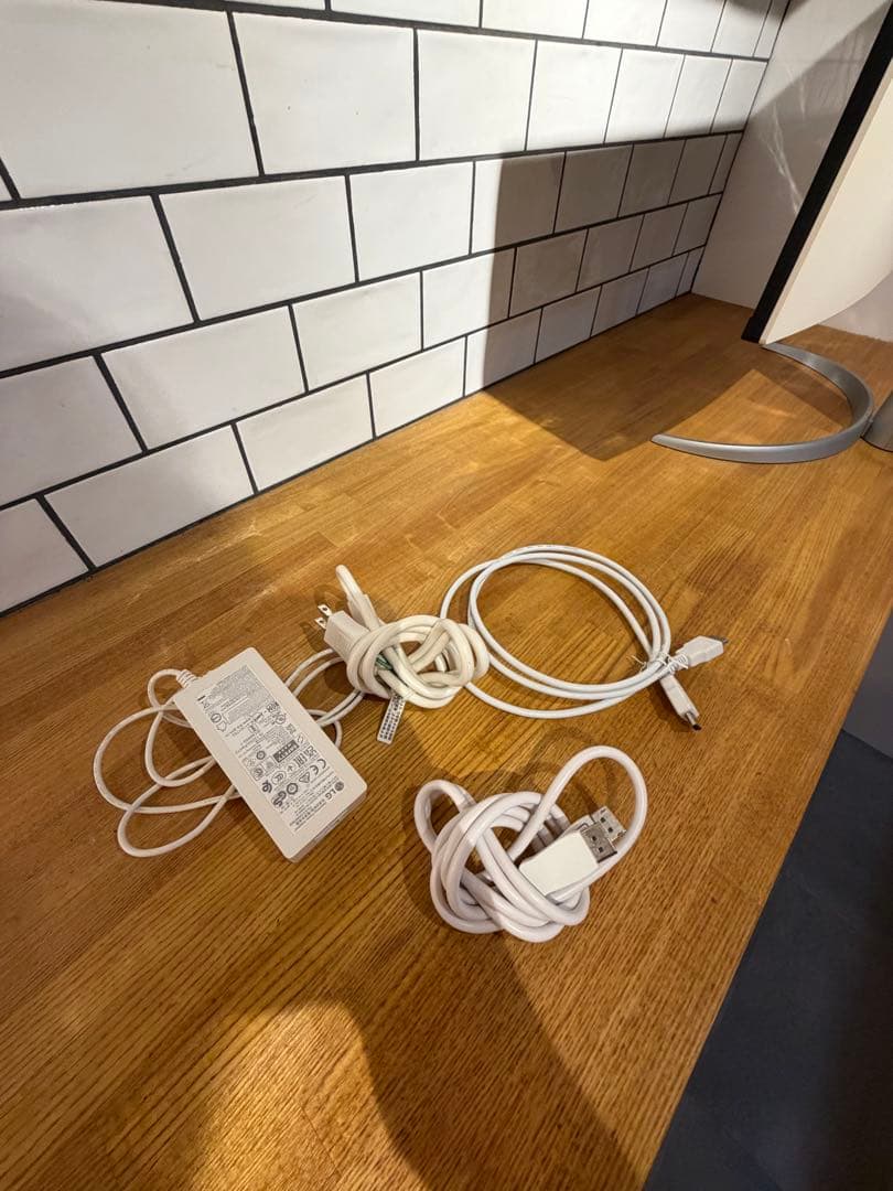 美品！！LG 27インチ 4K モニター 27UP650-W