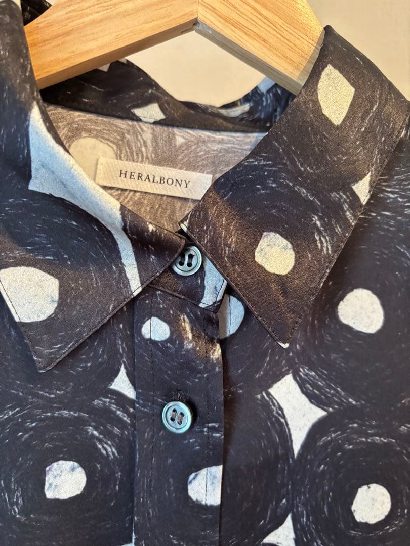 HERALBONY サテンシャツ FREESIZE