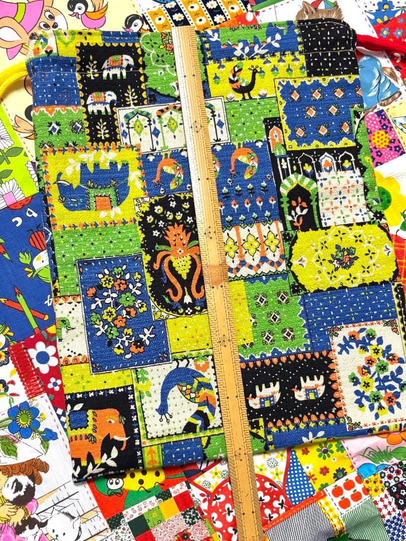 ハンドメイド❇大きめビンテージ❇レトロアニマルパッチワークマットと巾着セット