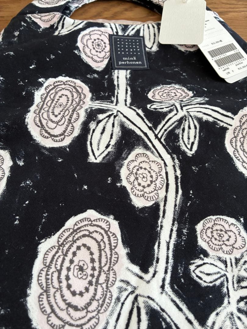 ミナペルホネン　エッグバッグ giardino