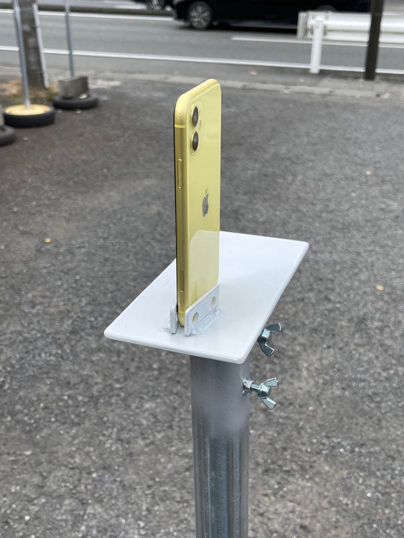 記念撮影スマホスタンド　スマホを載せるだけで角度調整可能