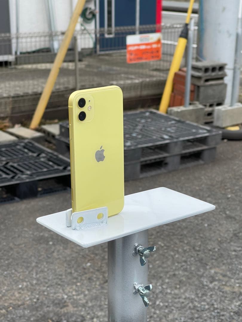 記念撮影スマホスタンド　スマホを載せるだけで角度調整可能