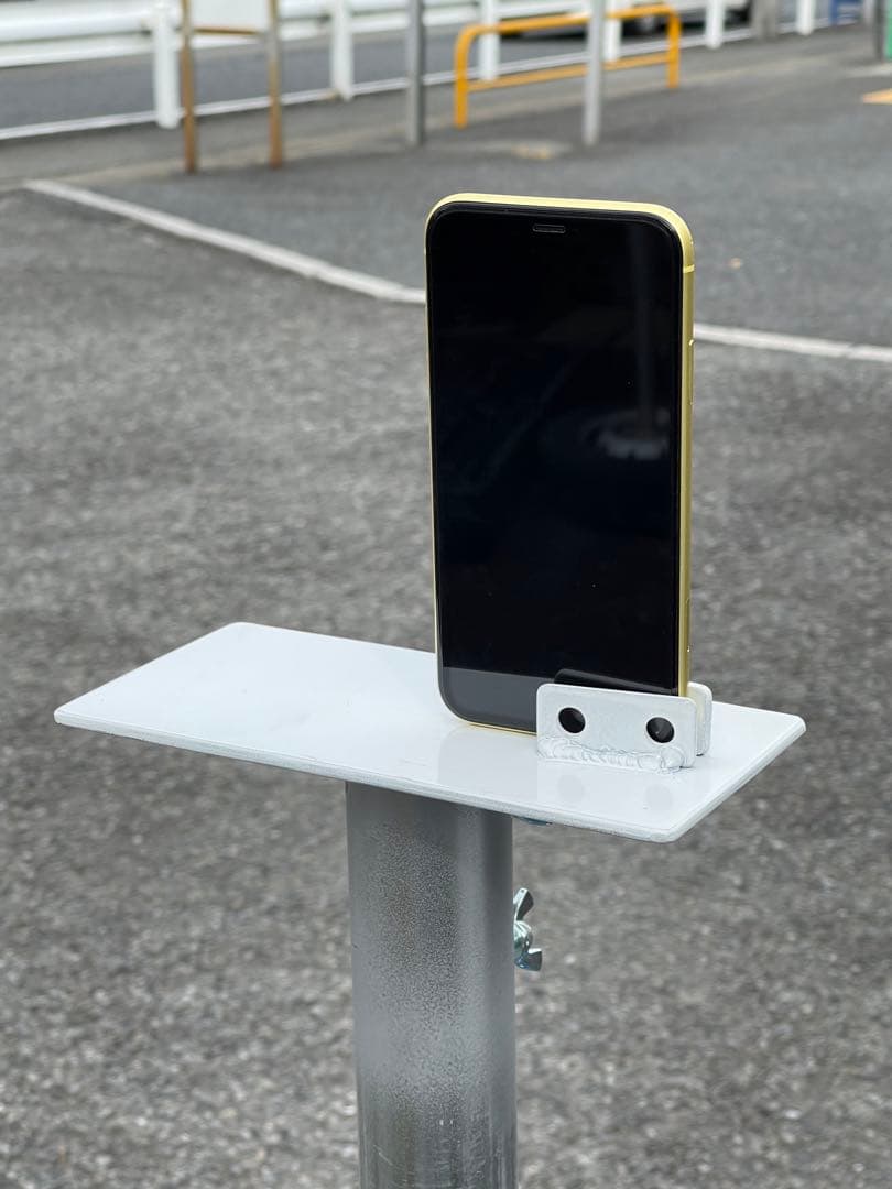 記念撮影スマホスタンド　スマホを載せるだけで角度調整可能