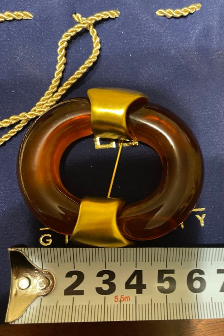 GIVENCHY ジバンシィ ブローチ べっ甲色　箱、袋付き