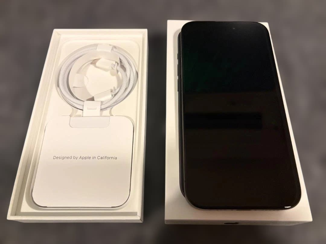 iPhone15 Pro 256GB ブラックチタニウム 美品＋ケース＆フィルム