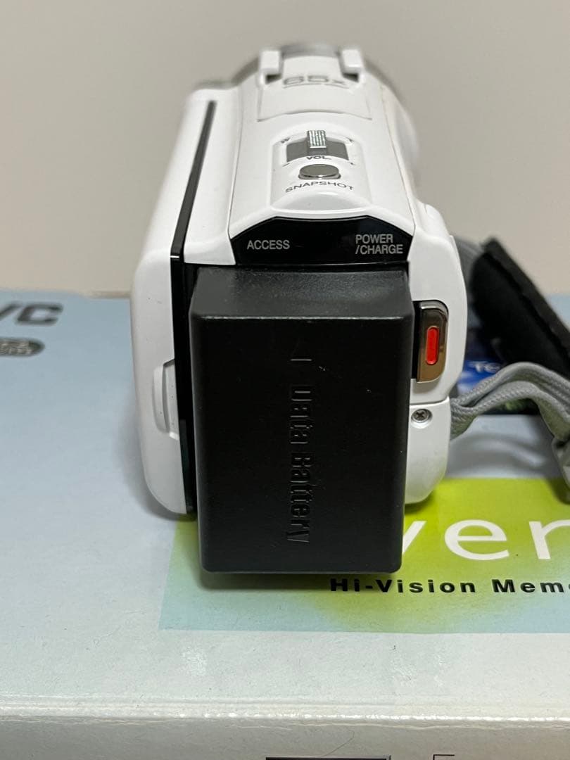 美品 JVCビデオカメラ Everio GZ-E765 バッテリー2個付き