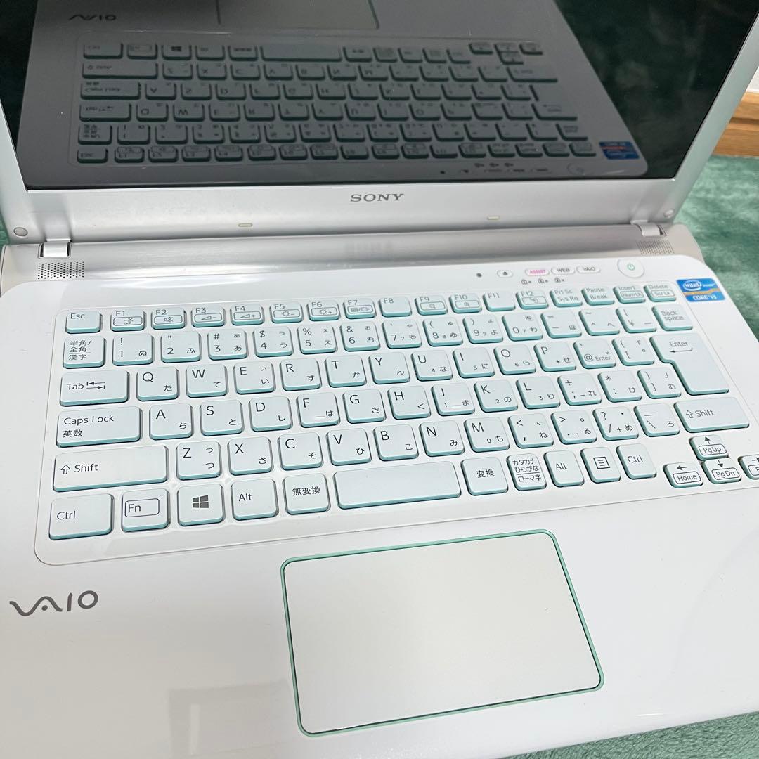 SONY VAIO Eシリーズ　SVE14A28CJW ホワイト×ブルー