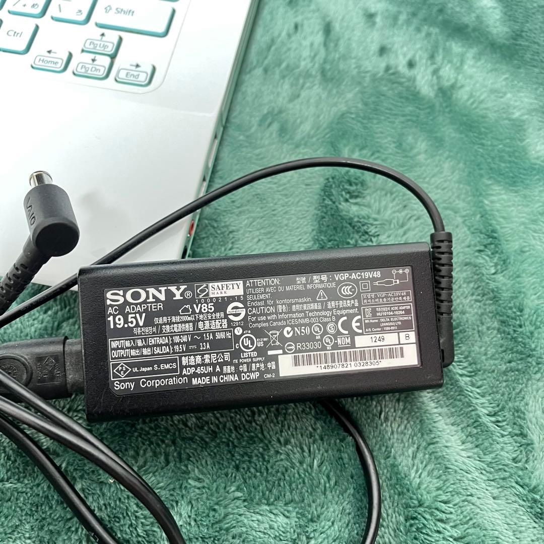 SONY VAIO Eシリーズ　SVE14A28CJW ホワイト×ブルー