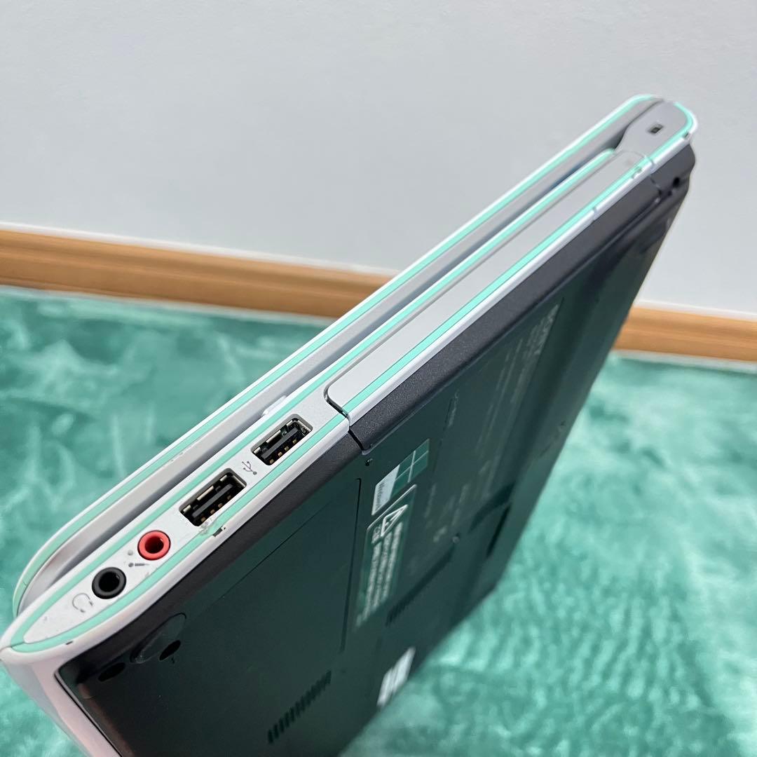 SONY VAIO Eシリーズ　SVE14A28CJW ホワイト×ブルー