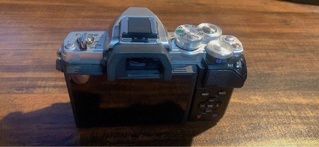 OM-D E-M10 Mark III 【レンズ2個付き（内1つジャンク品）】