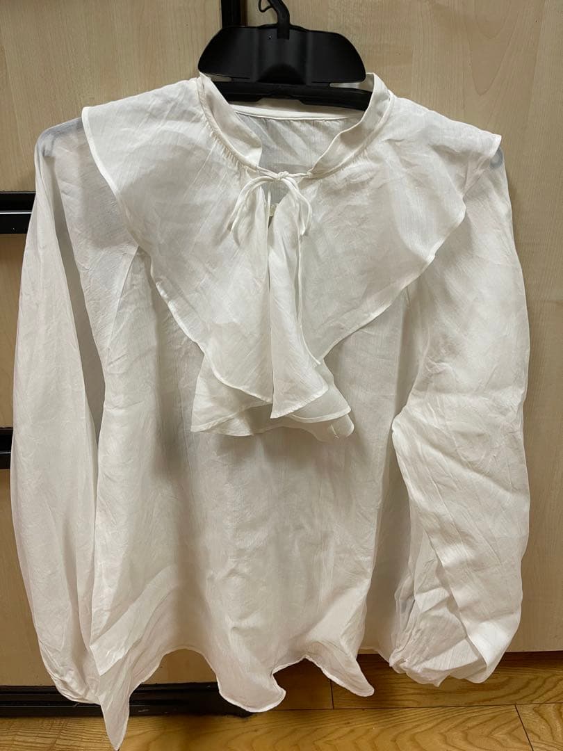 マルティニーク　白ブラウス