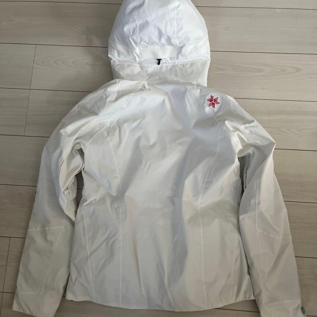 ホワイトジャケットとレッドスノーパンツセット