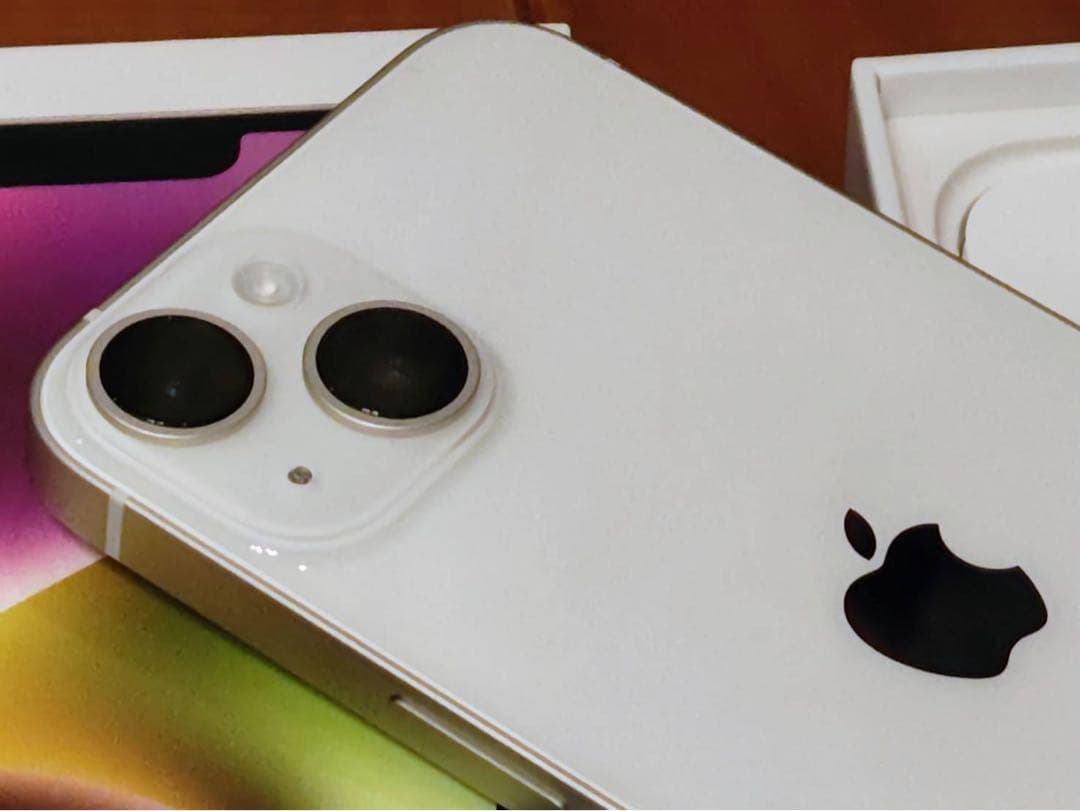 ほぼ未使用・バッテリー100％iPhone 14 128GB スターライト