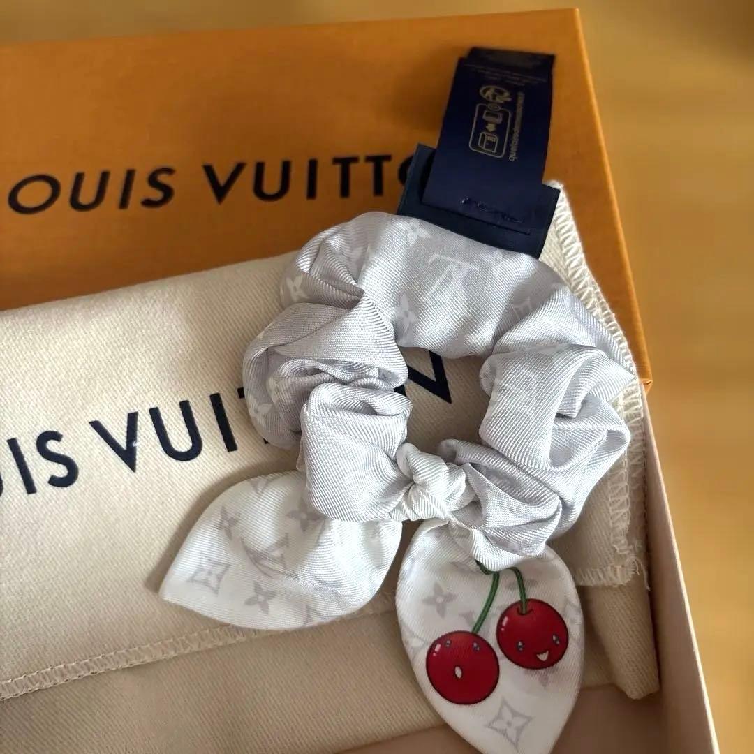 新作 シュシュ・モノグラム・チェリー