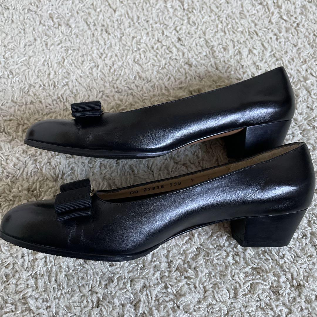 【美品】Ferragamo フェラガモ 7C黒 パンプス ヴァラ