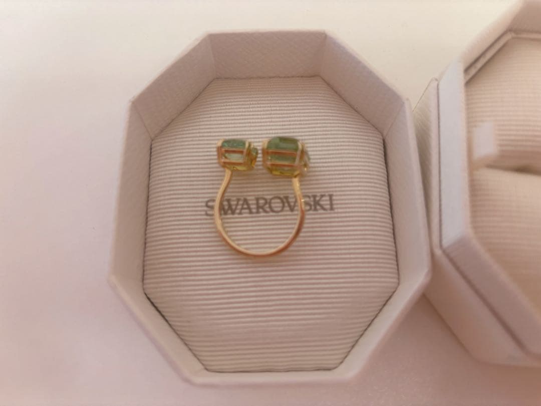 スワロフスキー オープンリング オクタゴンカット グリーン 58