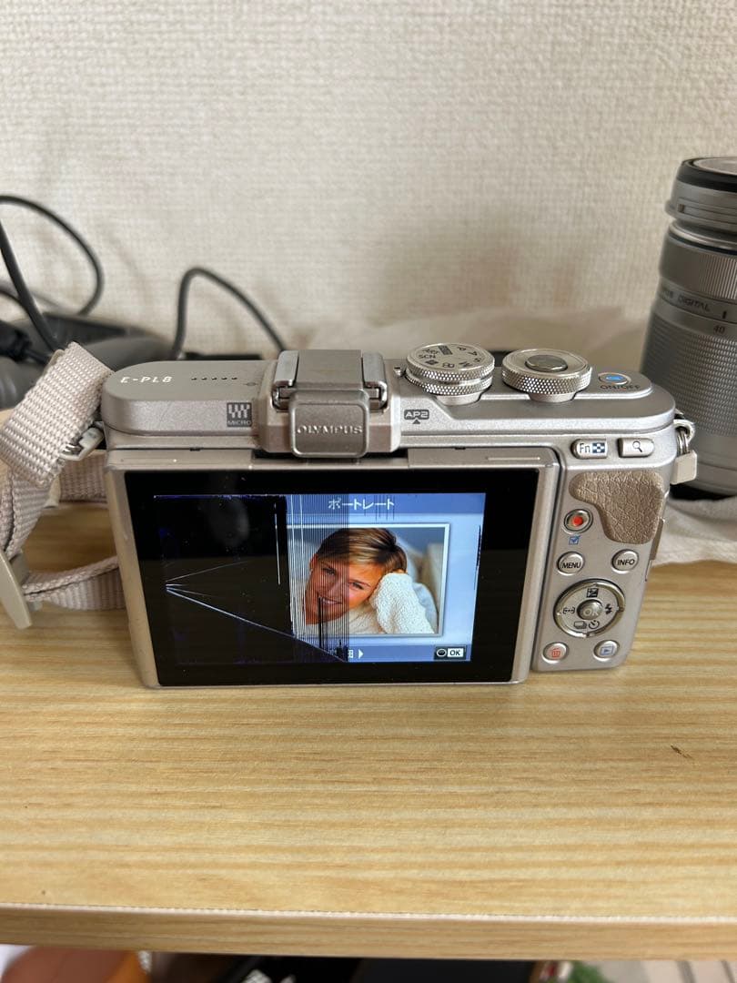 Olympus PEN E-PL8シルバー 本体