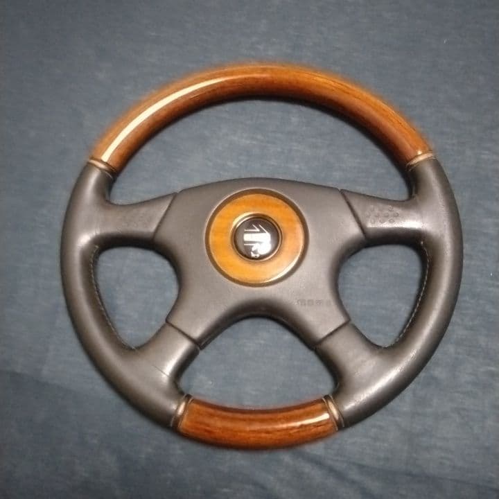 MOMO ステアリングモモウッドブラック36センチ