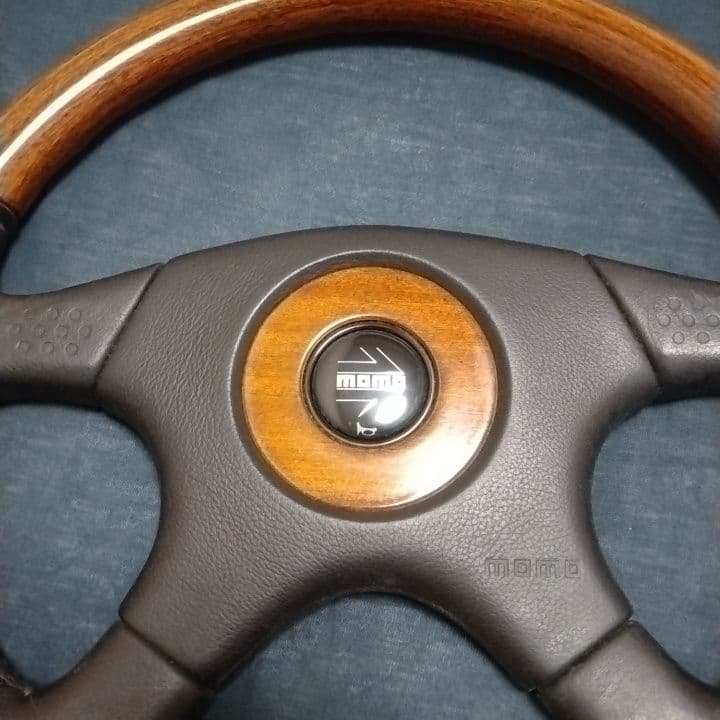 MOMO ステアリングモモウッドブラック36センチ