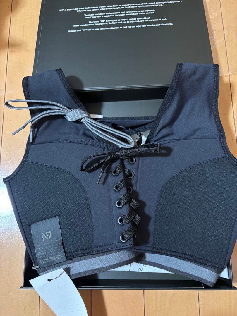 n7 レースアップスポーツブラ　ブラック