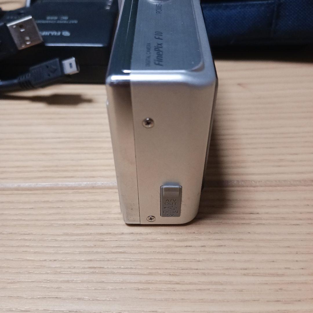 FUJIFILM FinePix　F10 コンパクトデジタルカメラ