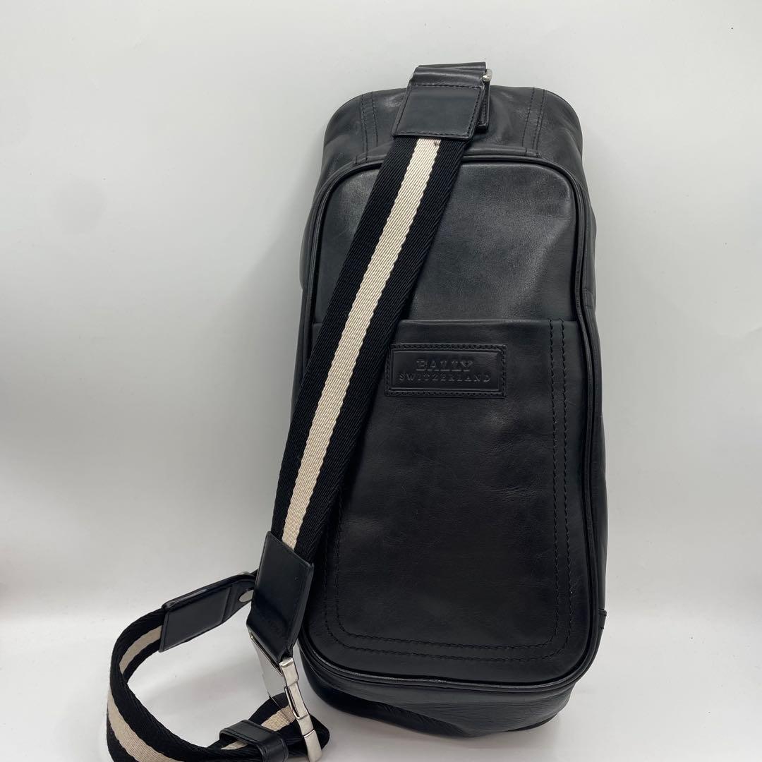 バリー ボディバッグ ロゴ レザー ブラック 斜めがけ　メンズ