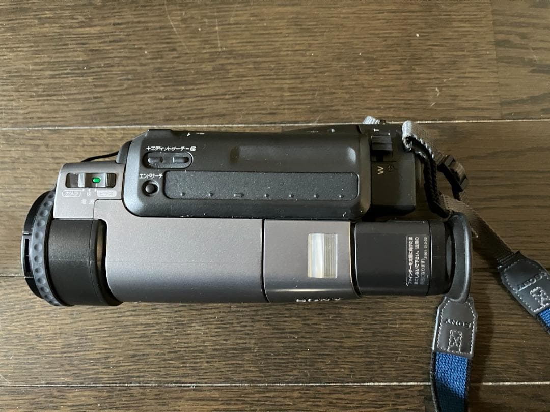 ソニーのビデオカメラCCD-TR3000、メディアコンバーター DVMC-DA