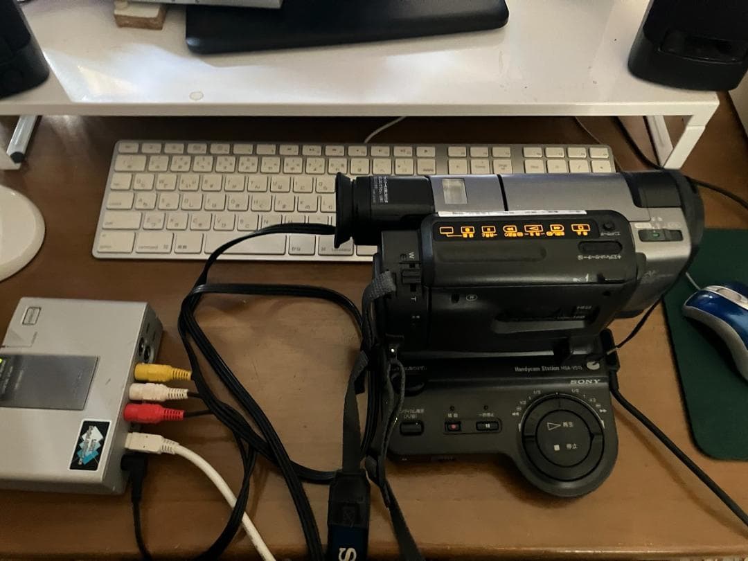 ソニーのビデオカメラCCD-TR3000、メディアコンバーター DVMC-DA