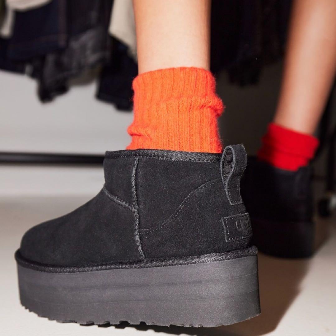 UGG クラシックウルトラミニプラットフォーム 黒 24cm