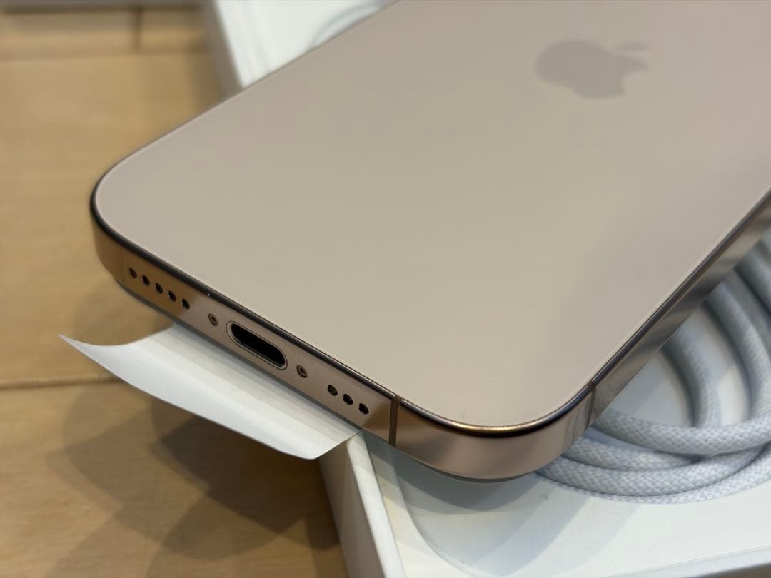 iPhone 16 Pro 256GB 海外版 デザートチタニウム iOS 18