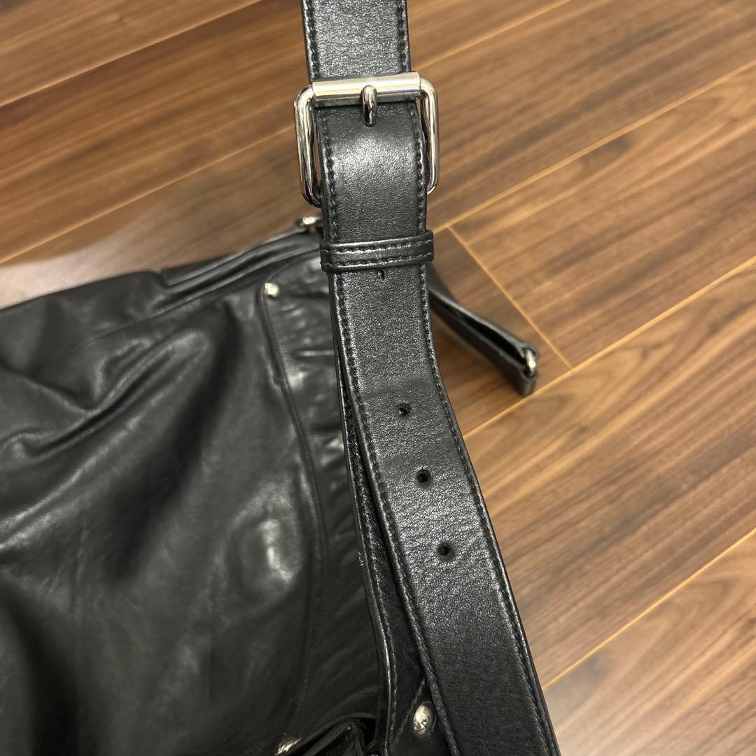 MIU MIU ブラックレザー メッセンジャーバッグ