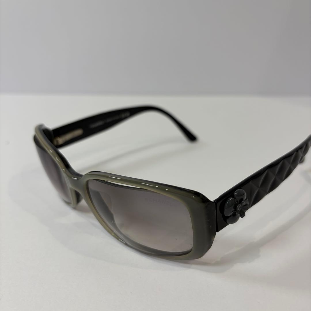 CHANEL 5111 ココマーク カメリア マトラッセフレーム サングラス 黒