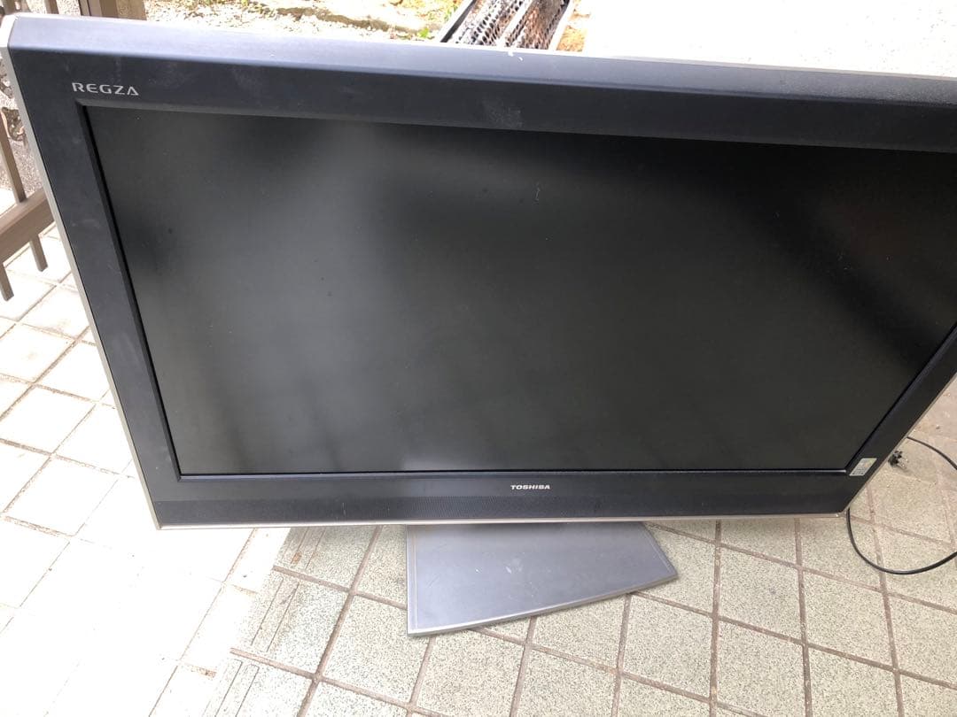 東芝　REGZA 32型　電源入りますが、ジャンク品として。