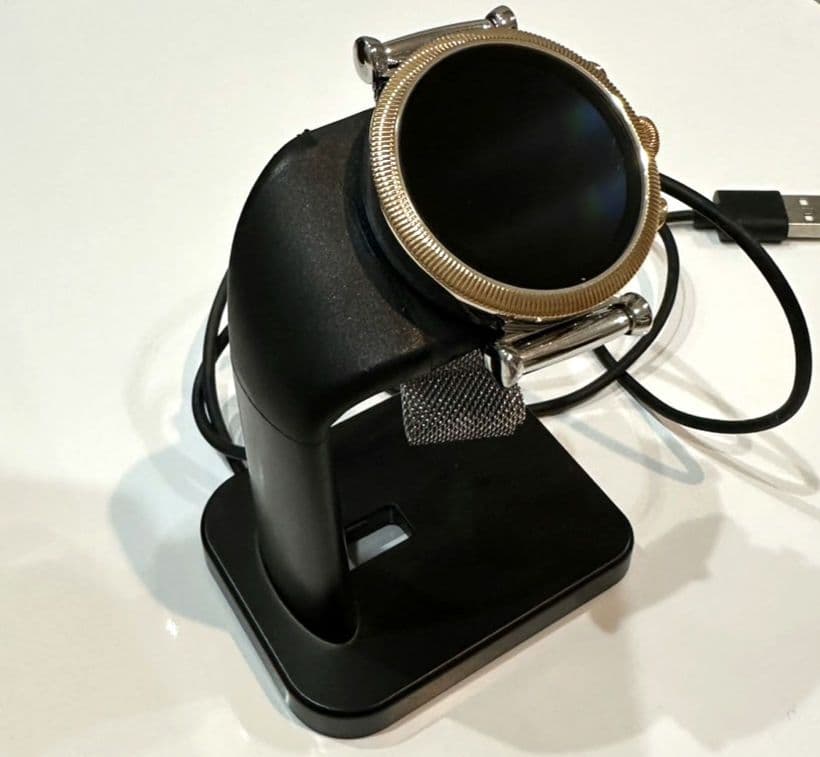 FOSSIL デジタル腕時計 ゴールド/シルバー　充電台付き