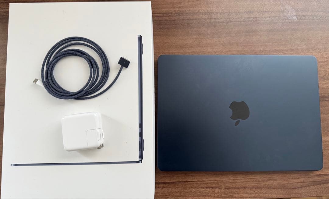 MacBook Air 13インチ (M3, 8GB, 256GB)